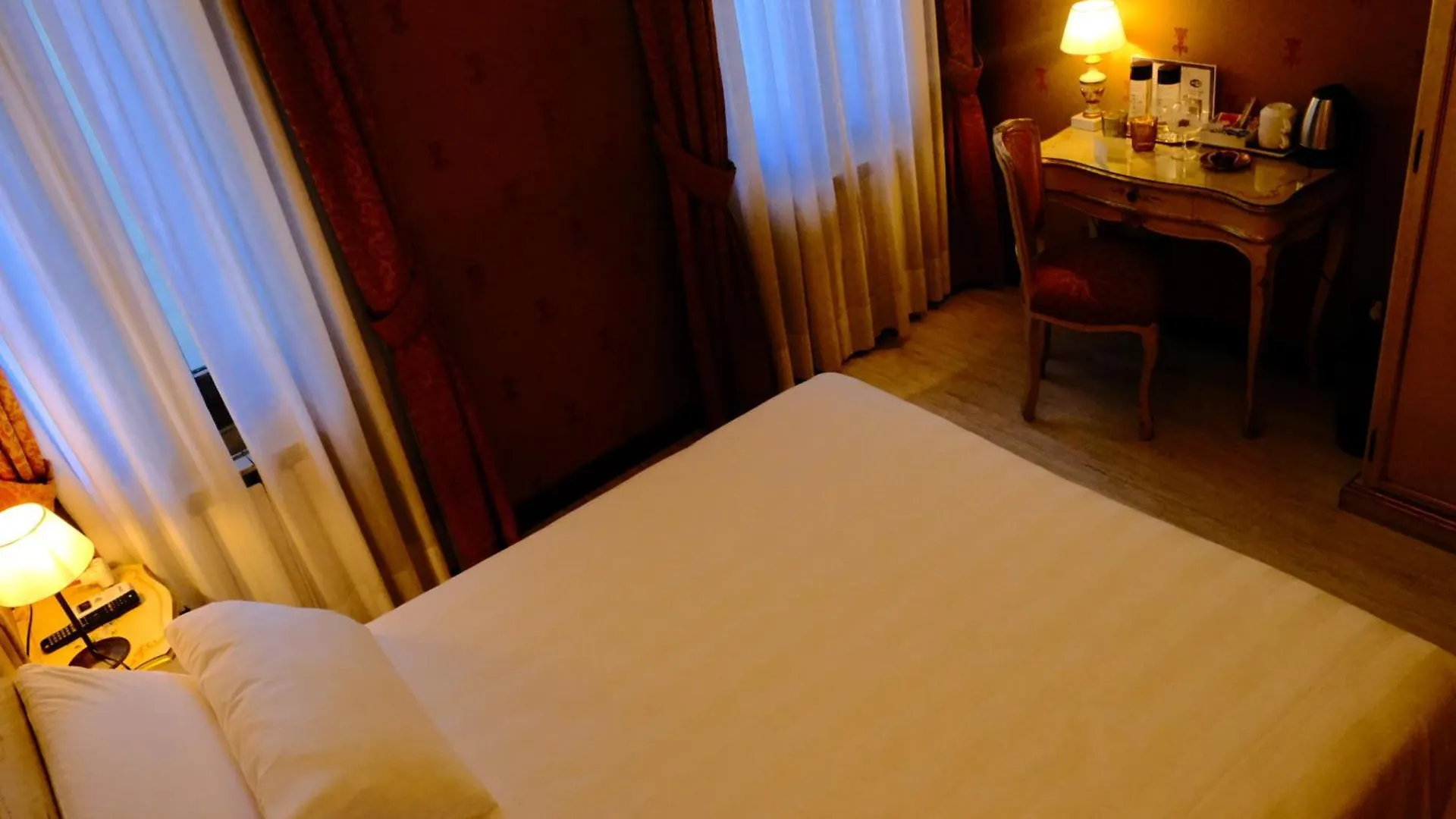 H O T E L S A N G A L L O L Hotel Venice 3*,