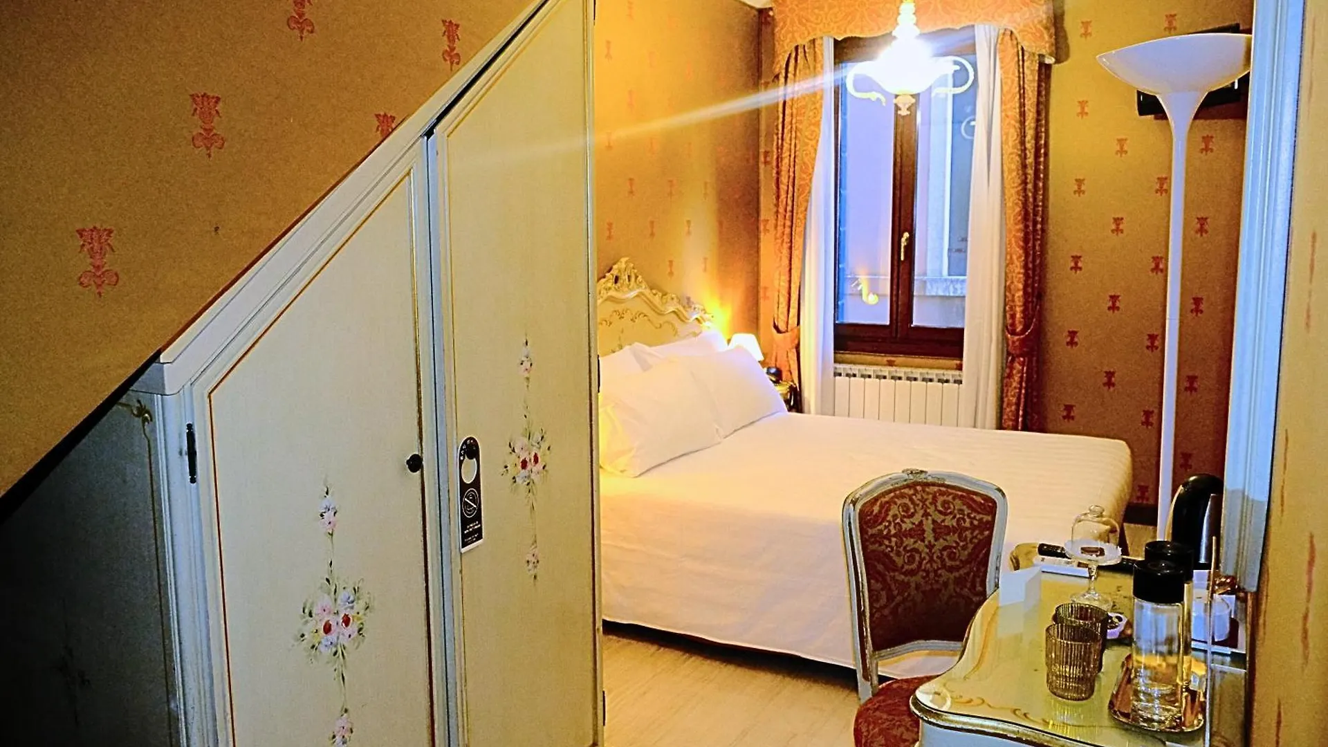 H O T E L S A N G A L L O L Hotel Venice
