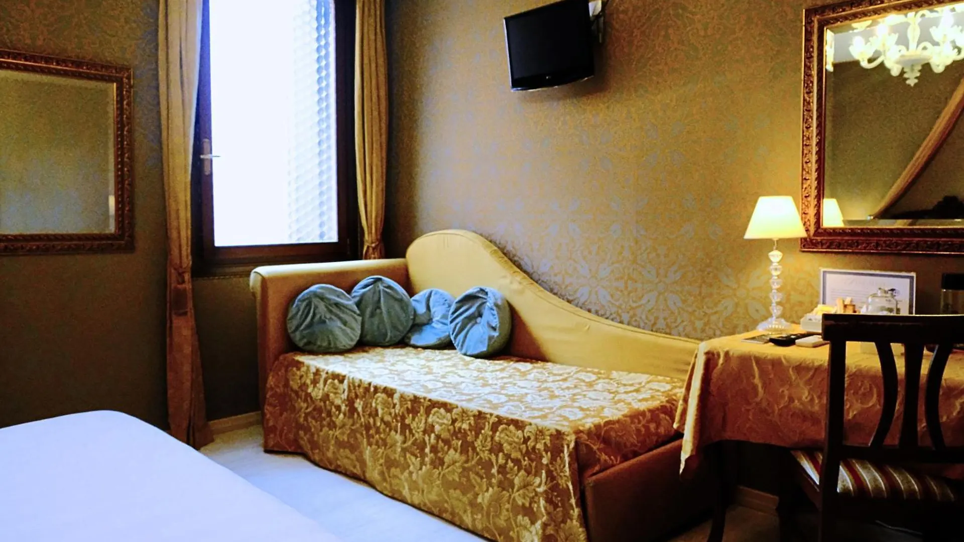 H O T E L S A N G A L L O L Hotel Venice Italy