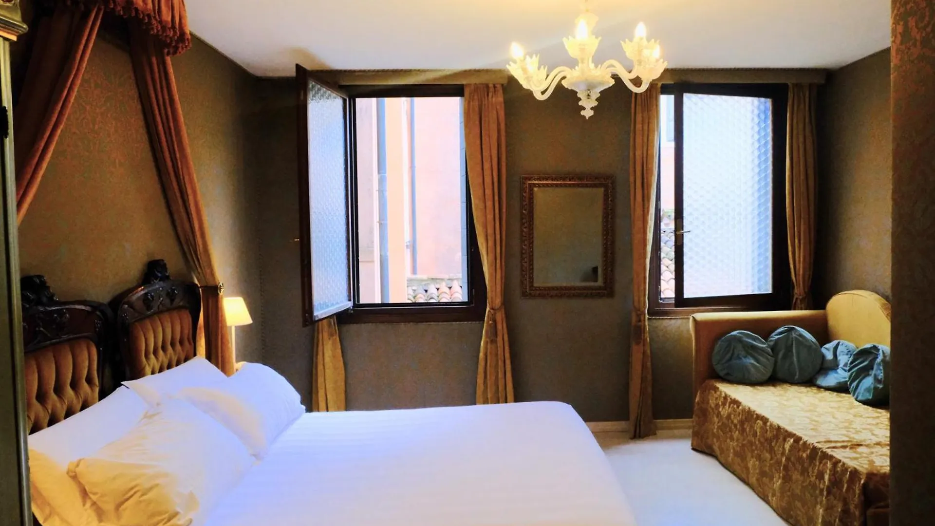 H O T E L S A N G A L L O L Hotel Venice